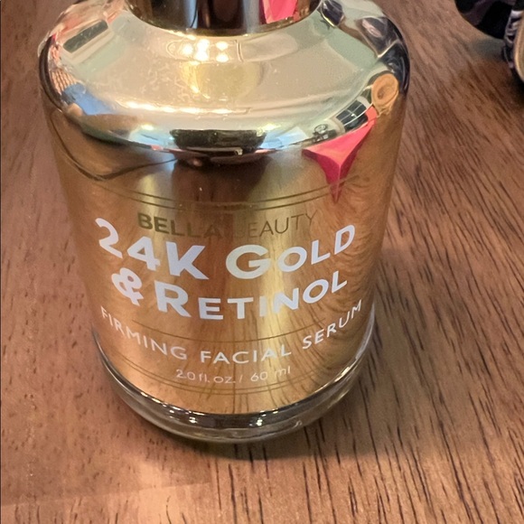 Name brand face and nail bundle includes makeup bag. - Picture 4 of 10